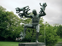 Как несложно заметить, скульптор Вигеланн не любил детей…